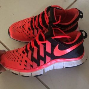Nike fingertrap neon sneaker
